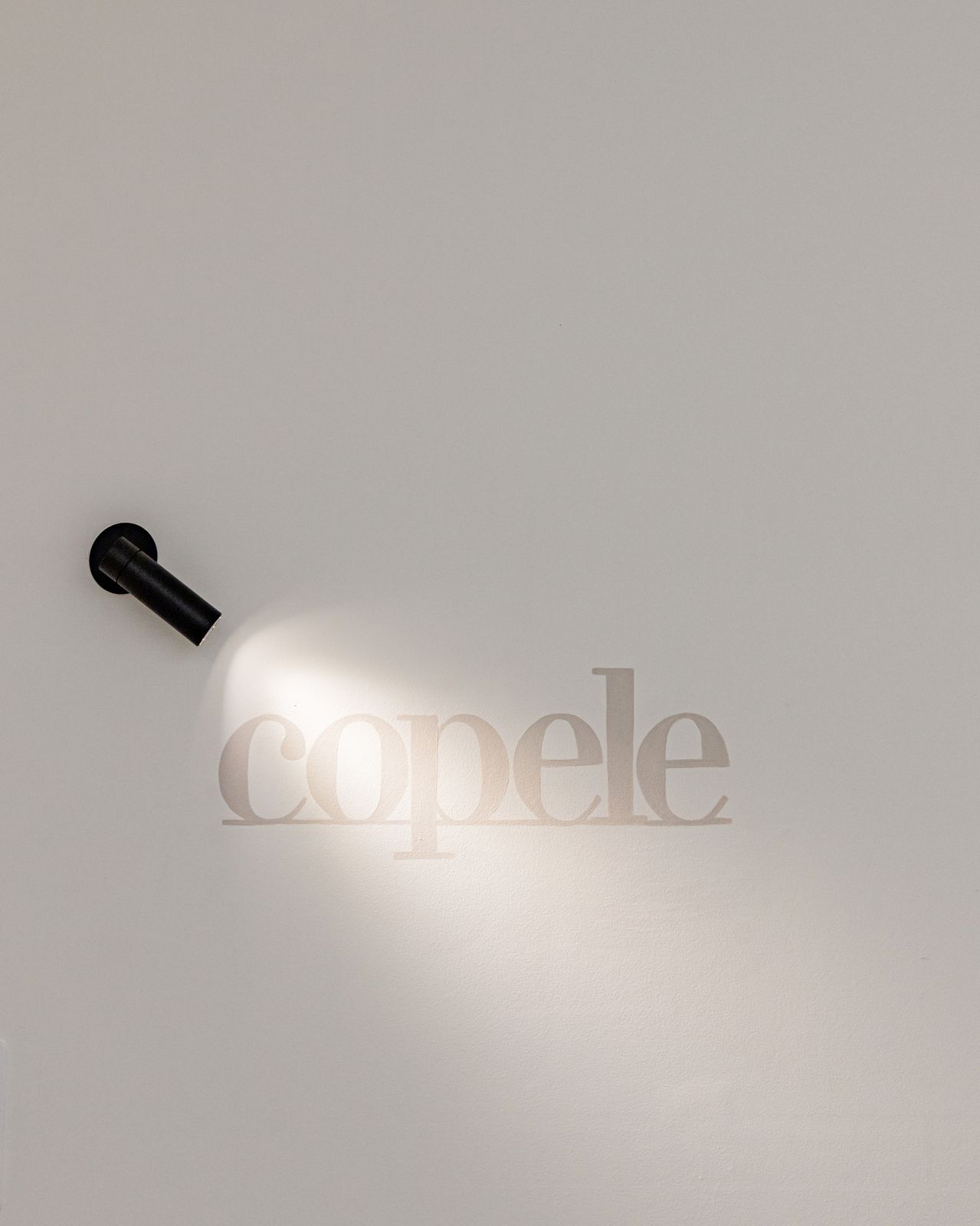 Sala de espera da COPELE com ambiente acolhedor